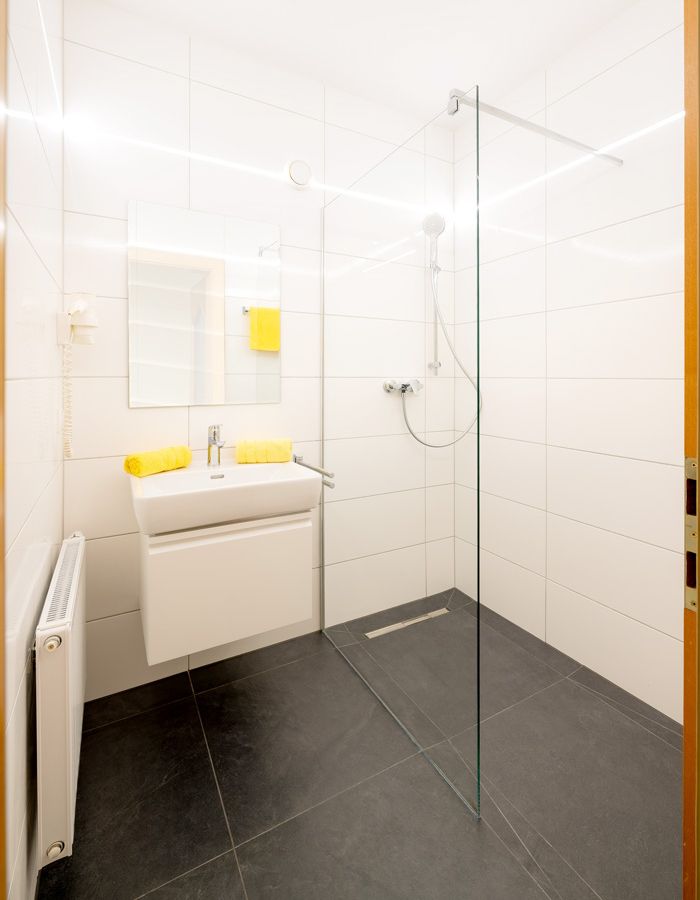 Apartment-3-Bad_FM